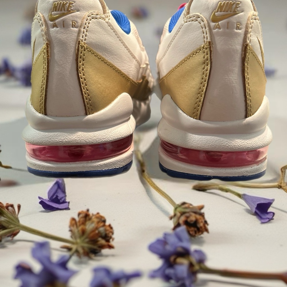 Nike Air Max 95 LE 'Peanut Butter & Jelly' sneakers. Size 6.5 Y or women’s 8. - Picture 4 of 5